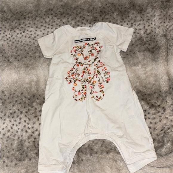 BURBERRY I am THOMAS BEAR Floral Teddy Baby Romper - White with Pink/Green - Picture 3 of 4